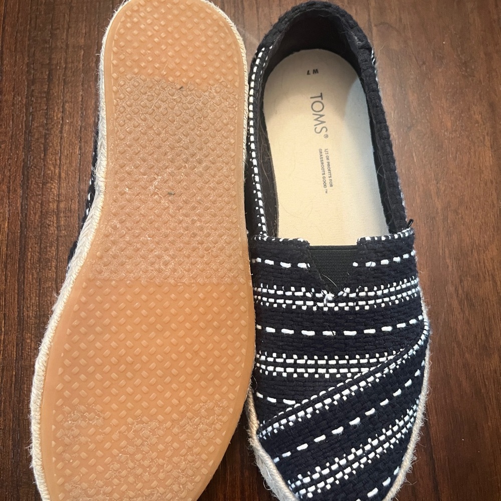 Tom’s slip ons - Picture 2 of 3